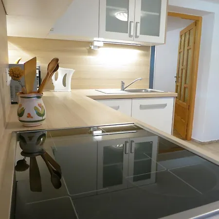 Agatha Apartman *